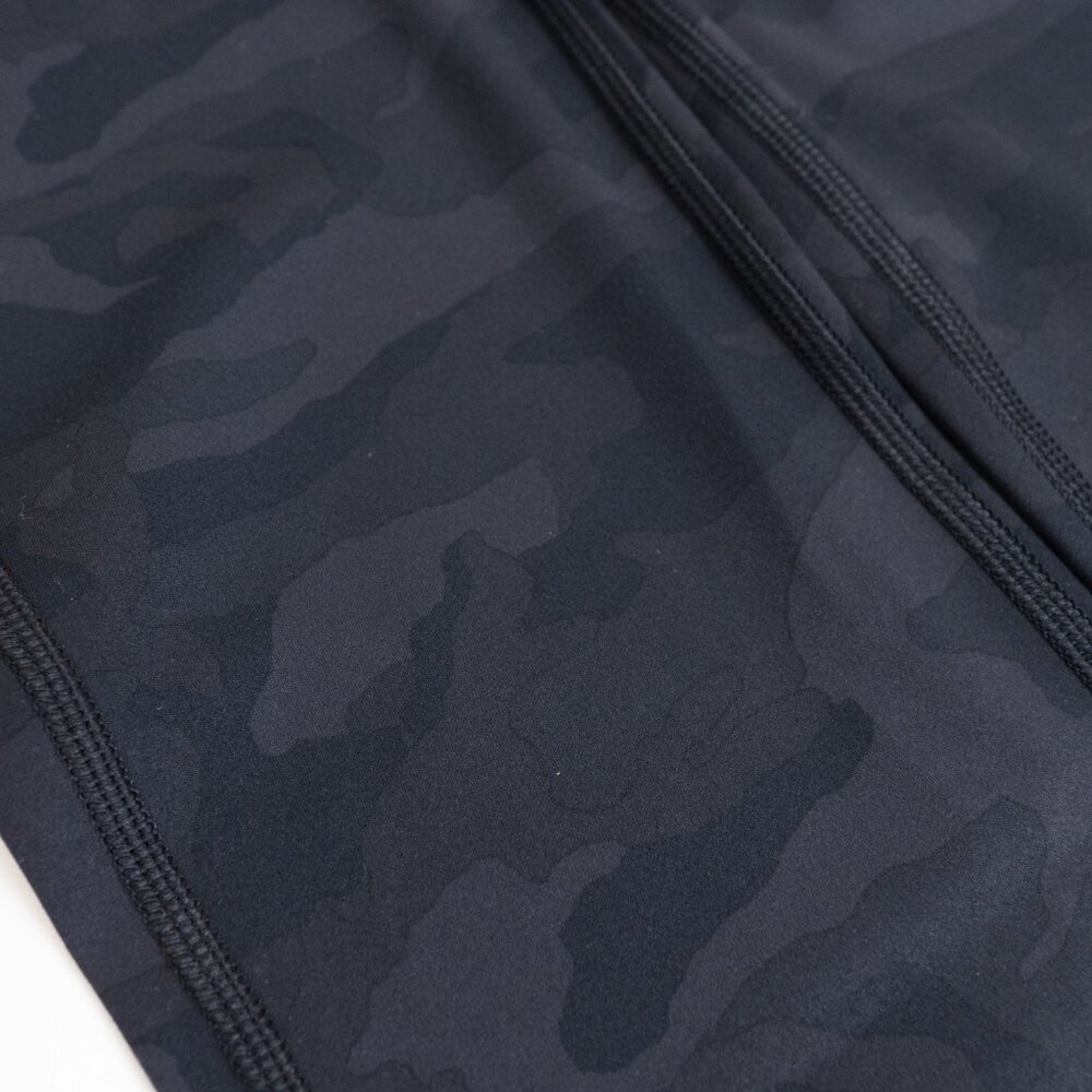 Vuori Daily Legging Black Camo 7/8 Length BreatheInterlock™ - Picture 7 of 13
